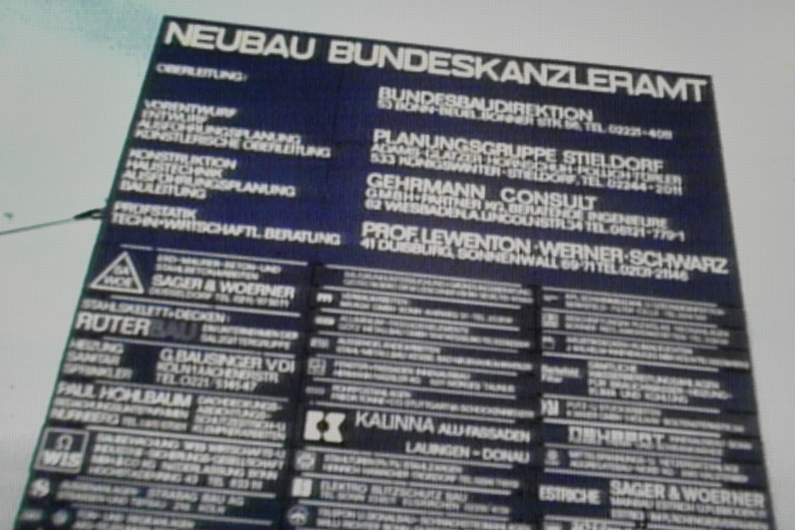 Dark blue construction site sign with the inscription: "New Federal Chancellery building"