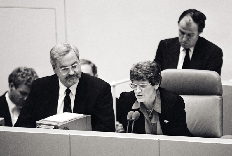 President of the Bundestag Rita Süssmuth speaking into a microphone.